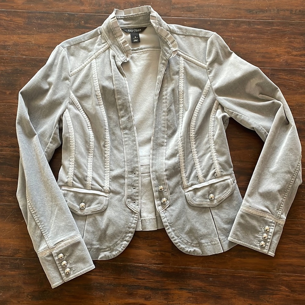 Corduroy fabric with beautiful detailing all over the jacket.